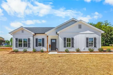 7946 Glade St, Rural Hall, NC 27045