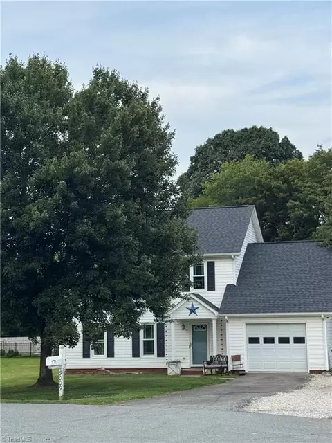 9009 Stamford Club Ct, Rural Hall, NC 27045