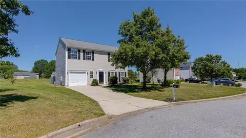 1257 Silverstone Ct, High Point, NC 27265 photo 2