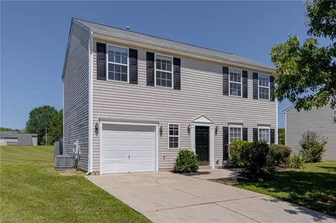 1257 Silverstone Ct, High Point, NC 27265