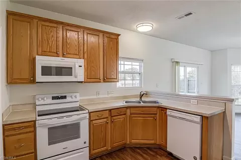 1257 Silverstone Ct, High Point, NC 27265 photo 12