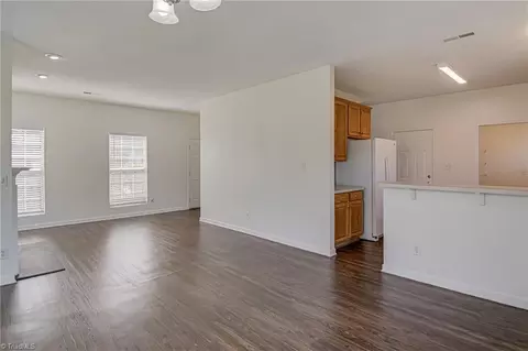 1257 Silverstone Ct, High Point, NC 27265 photo 10