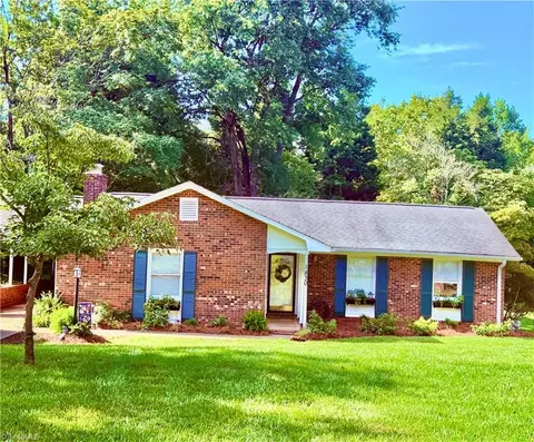830 Duckview Ct, Winston Salem, NC 27106