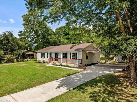 3604 Northfield Pl, High Point, NC 27265