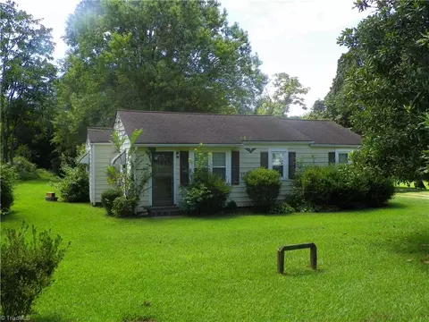 239 Hill St, Lexington, NC 27295