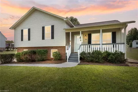 537 Sunset Ridge Ln, Lexington, NC 27295