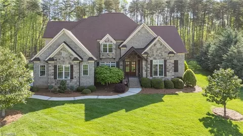 7716 Chesterbrooke Dr, Greensboro, NC 27455