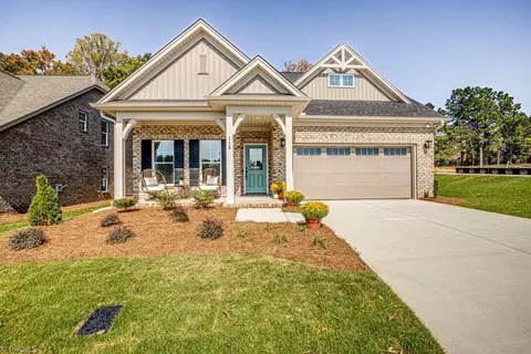 113 Castle Pond Dr, Winston Salem, NC 27107