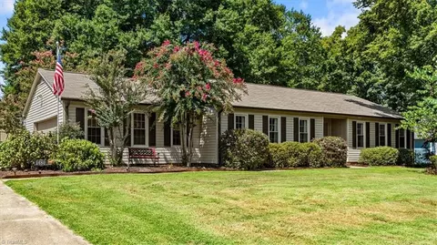 1480 Spring Hill Cir, Kernersville, NC 27284