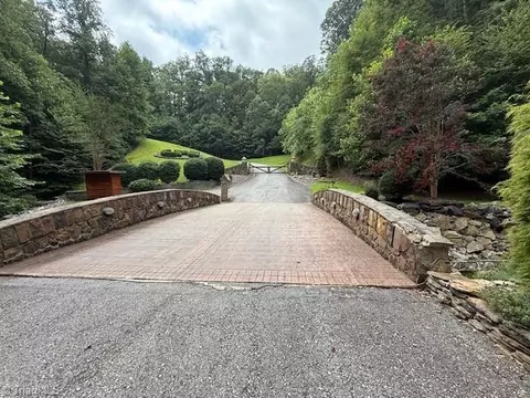 00 Breakaway Dr, Mcgrady, NC 28659