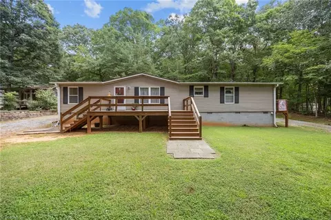 7816 Wolfe Ln, Snow Camp, NC 27349