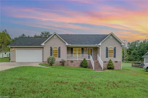 141 Saige Ct, Burlington, NC 27217
