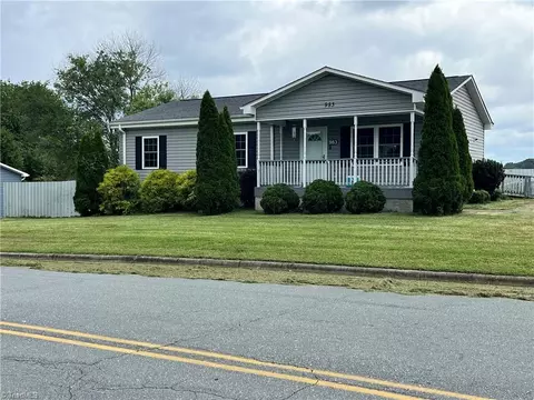 983 Newsome St, Mount Airy, NC 27030
