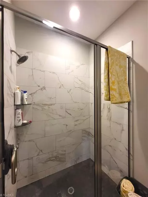 Bath - 397 Northbridge Dr, High Point, NC 27265 photo 3 of 5