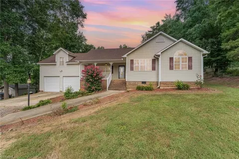 2216 Cedarwood Ct, Asheboro, NC 27205
