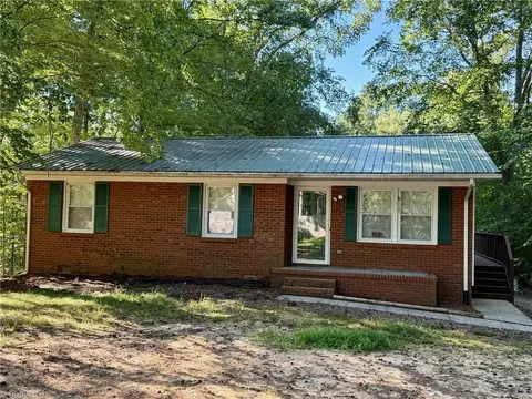 1045 Haywood St, Eden, NC 27288