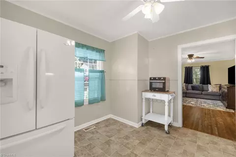 Entry Way - 712 Sunset Ave, Madison, NC 27025 photo 1 of 2