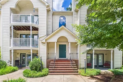 5932 Friendly Ave #E, Greensboro, NC 27410