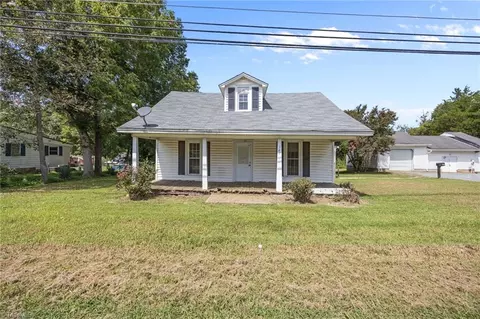 387 New Salem Rd, Randleman, NC 27317