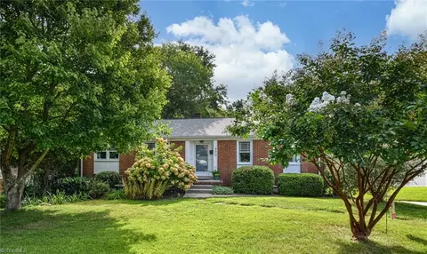 900 Honeysuckle Dr, Greensboro, NC 27408