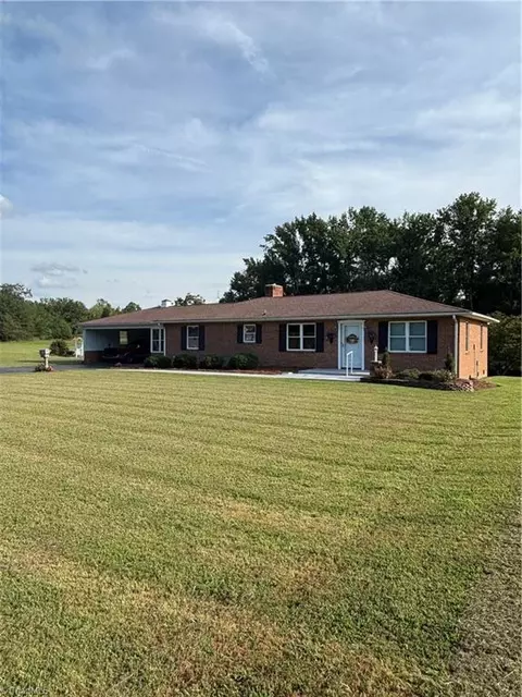 475 Walker Rd, Thomasville, NC 27360