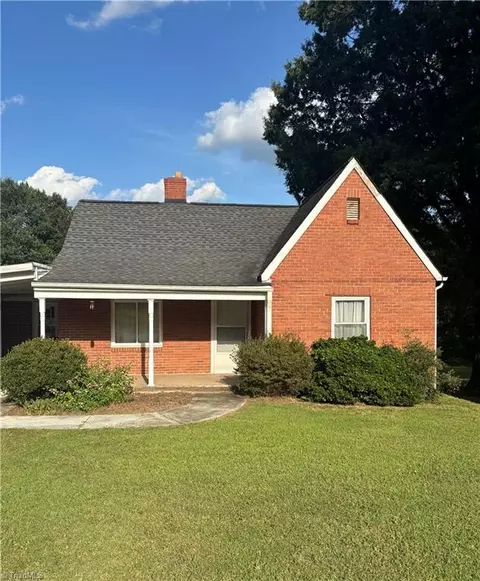 137 Vogler Dr, Winston Salem, NC 27107