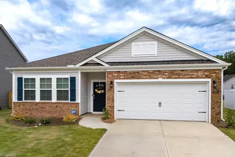 2981 Burgess Dr, Mebane, NC 27302