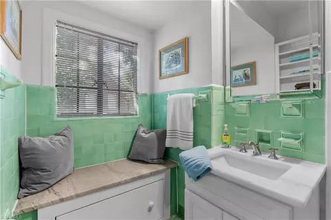 Bath - 207 Hillcrest Dr, High Point, NC 27262 photo 4 of 5