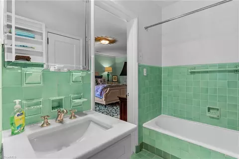 Bath - 207 Hillcrest Dr, High Point, NC 27262 photo 5 of 5