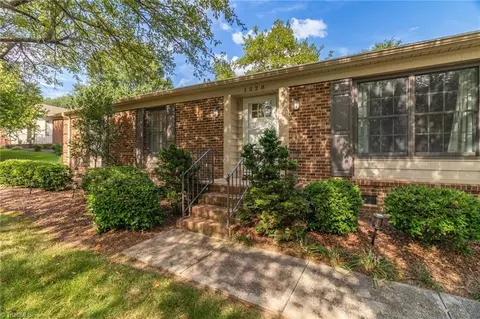 1228 Dovershire Pl, High Point, NC 27262