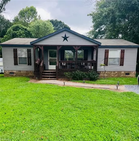 8316 Hillsville Rd, Sophia, NC 27350