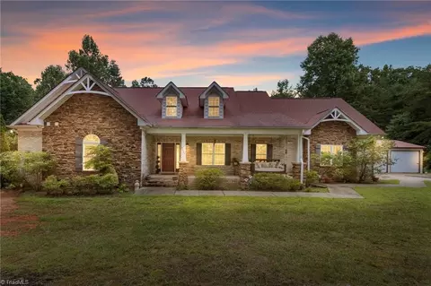 9127 County Line Rd, Kernersville, NC 27284