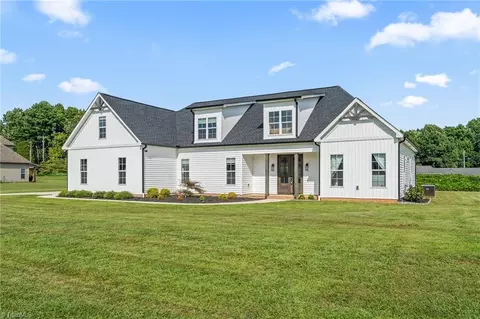 213 Deerwood Dr, Lexington, NC 27295