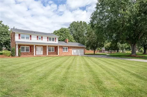 5111 Queensway Rd, Winston Salem, NC 27127