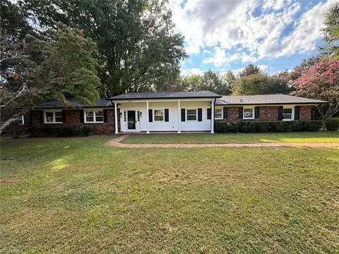 3820 Ranchwood Dr, Clemmons, NC 27012
