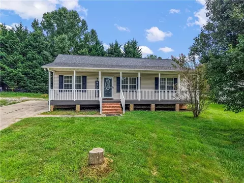 212 Bell Dr, Thomasville, NC 27360