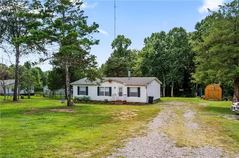 1024 Ridge Dr N, Yadkinville, NC 27055