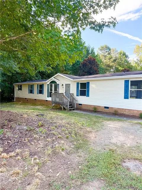 428 Candlewood Dr, Winston Salem, NC 27127