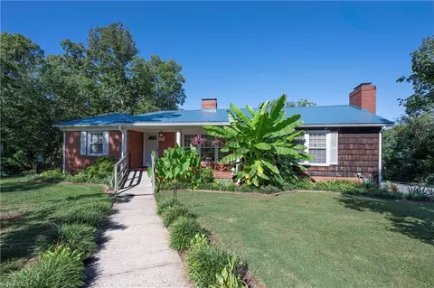 502 Pennington Ave, Thomasville, NC 27360