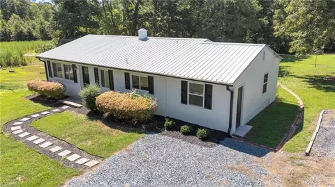 2083 Danny Bell Rd, Asheboro, NC 27205