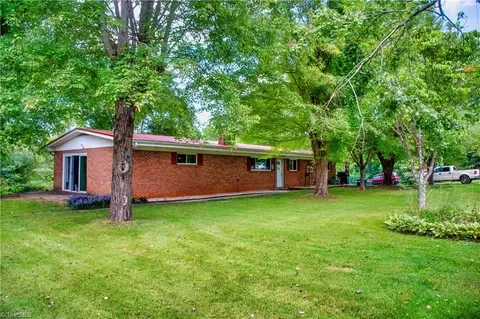 2925 Benton Rd, Jonesville, NC 28642