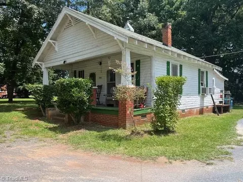 2069 Brooklyn Ave, Ramseur, NC 27316