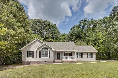 2317 Woodridge Dr, Asheboro, NC 27205