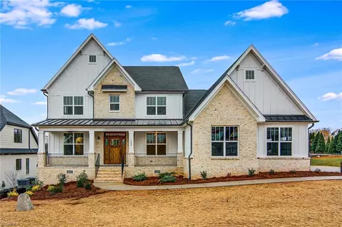 8213 Pyramid Dr, Summerfield, NC 27358