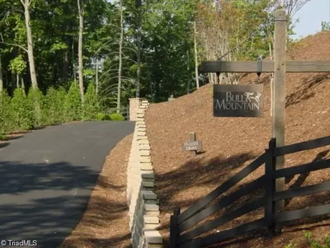 43 Chestnut Falls Dr, Millers Creek, NC 28651