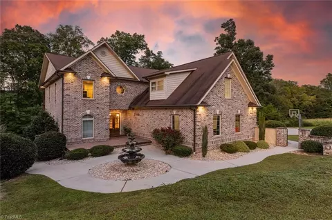 910 Berrier Rd, Lexington, NC 27295
