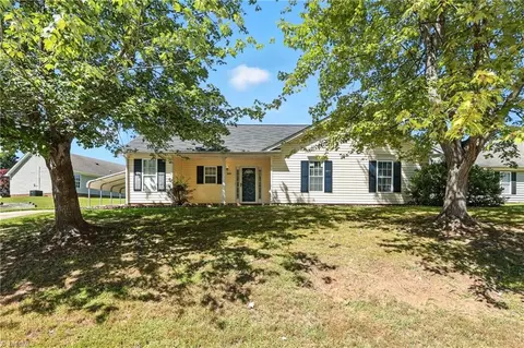 1603 Coventry Woods Ct, Greensboro, NC 27405