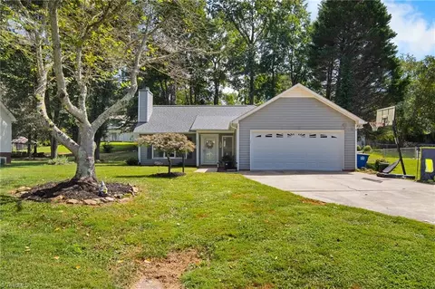 6045 Yeaton Glen Dr, Winston Salem, NC 27107