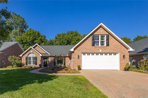 4708 Barrington Place Ct, Jamestown, NC 27282
