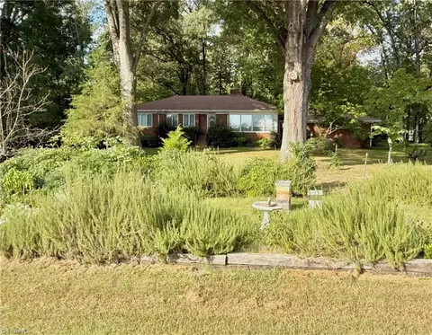 100 Bellwood Ct, Jamestown, NC 27282